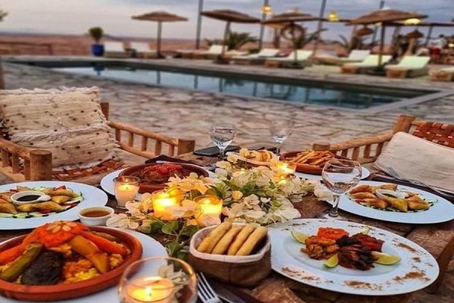 Au départ de Marrakech : Dîner au coucher du soleil dans le désert d'Agafay avec spectacle vivant