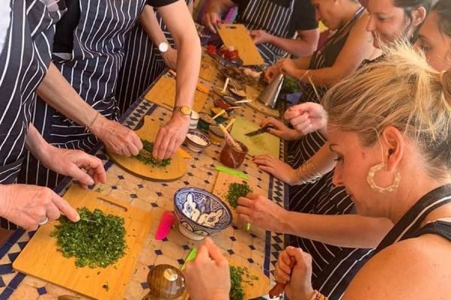 Marrakech : Cours de cuisine marocaine avec une famille locale