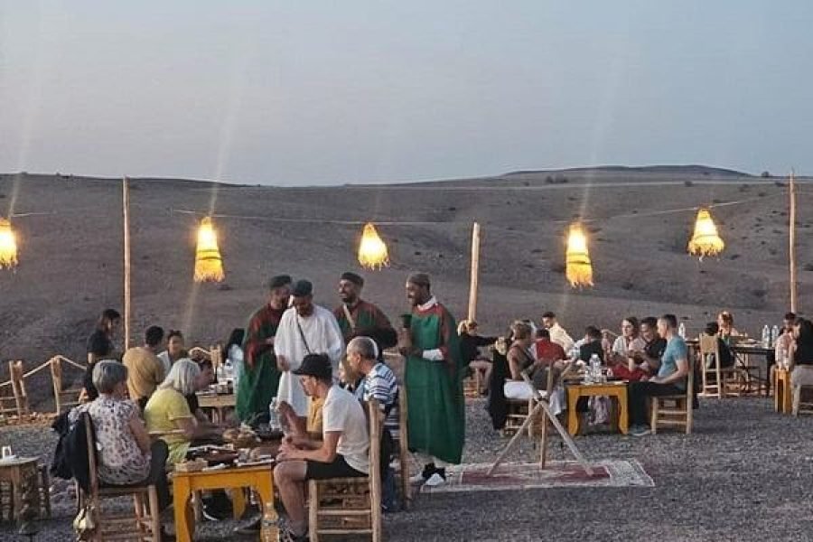 Marrakech : Dîner magique dans le désert d'Agafay avec prise en charge à l'hôtel