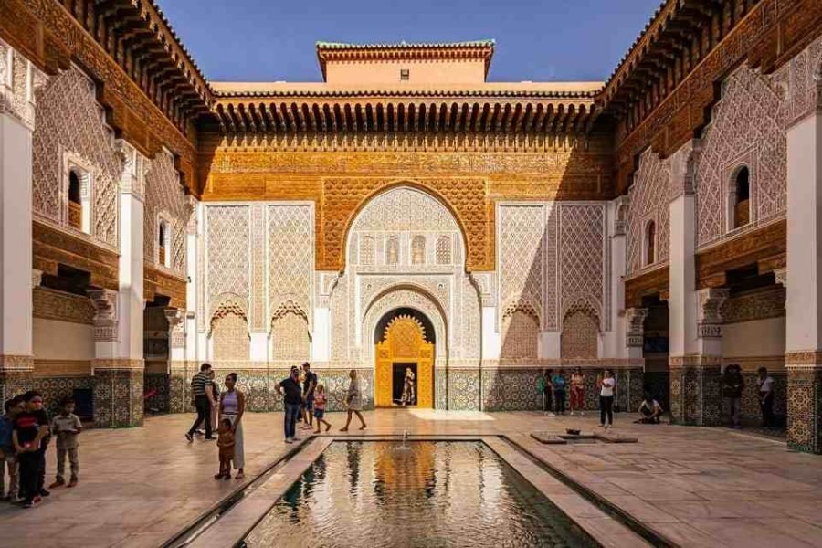 Marrakech : visite à pied de Ben Youssef, du jardin secret et des souks