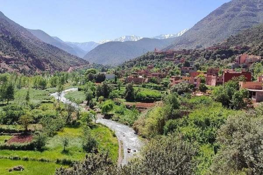 Montagnes de l'Atlas, vallée de l'Ourika, cascade et déjeuner